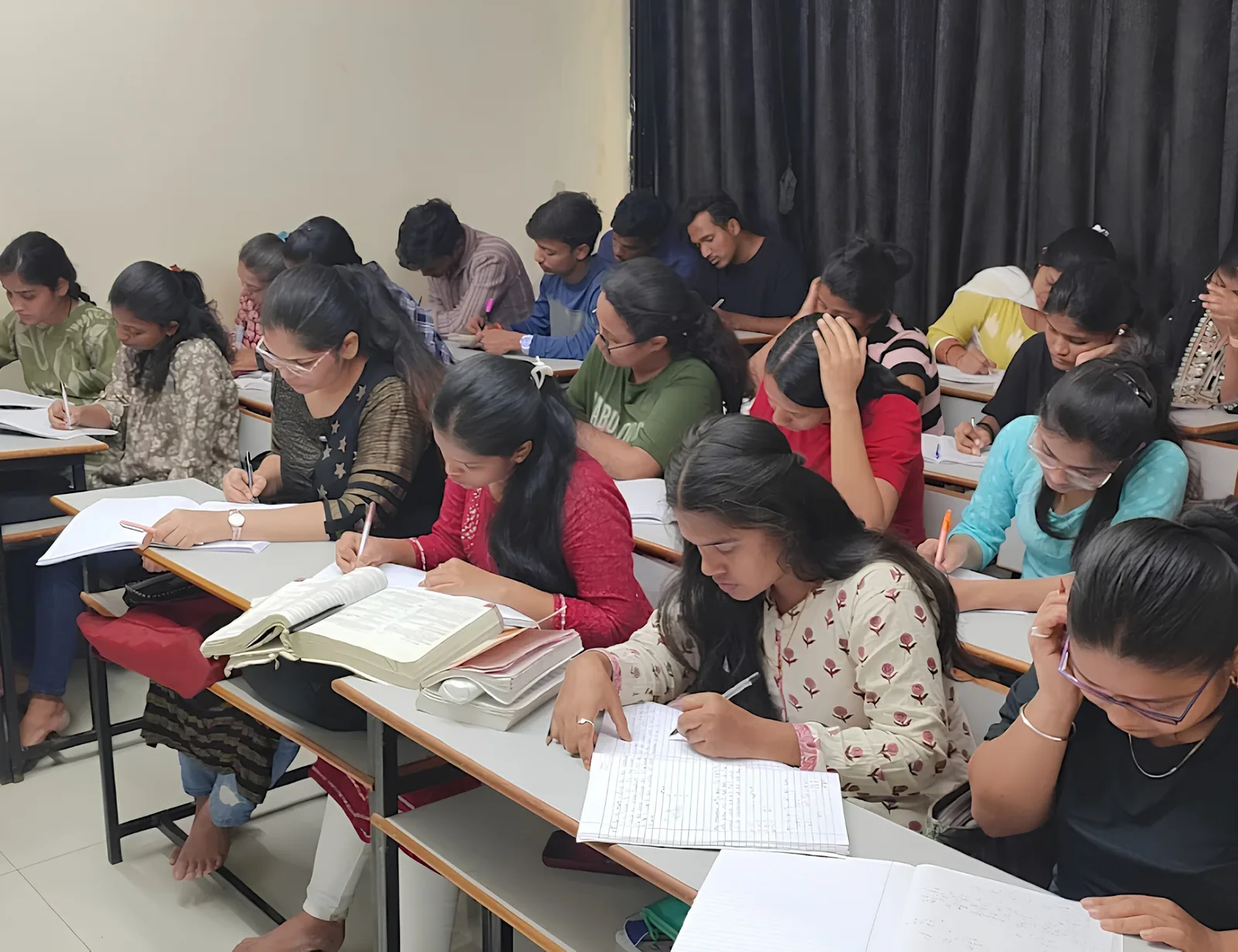 Vedanti Academy — Banking, SSC, Railway & MBA CET coaching in Badlapur